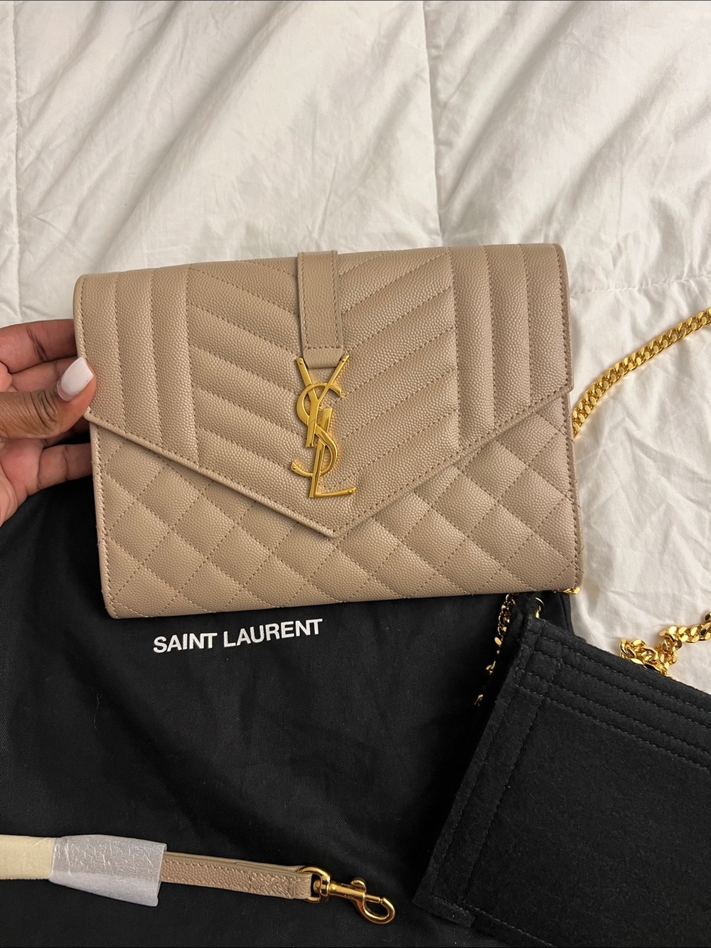 Saint Laurent ENVELOPE FLAP POUCH IN MIX MATELASSÉ GRAIN DE POUDRE LEATHER - Picture 2 of 6
